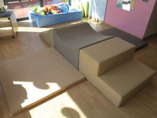 Equipements de motricité Parcours et blocs moteurs pour motricité en crèche, essentiels au développement des enfants