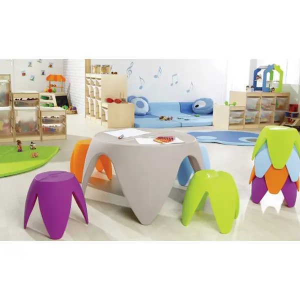 table-petite-enfance-flora.webp