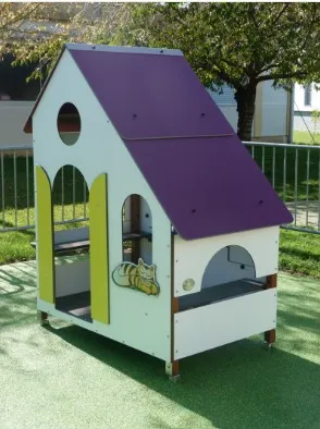 cabane dexterieur creche.webp