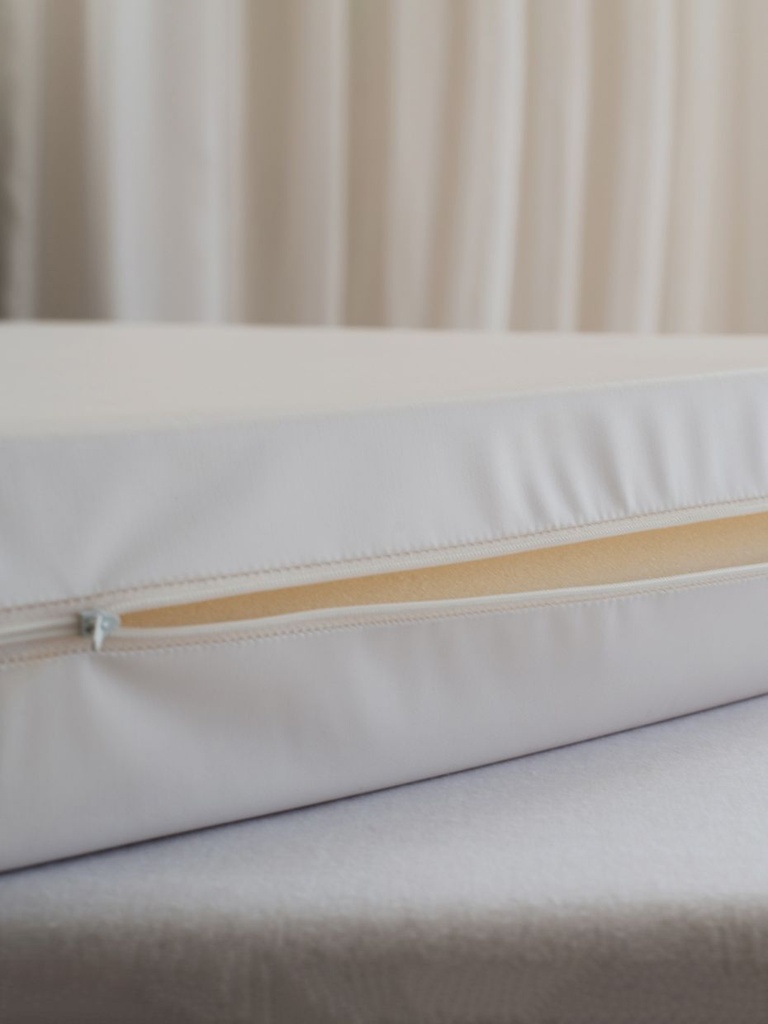 [2075] Matelas mousse avec housse imperméable et amovible 60x120 cm