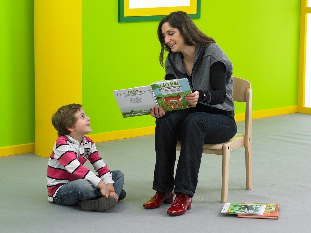Chaise en hêtre massif avec assise et dossier multiplis