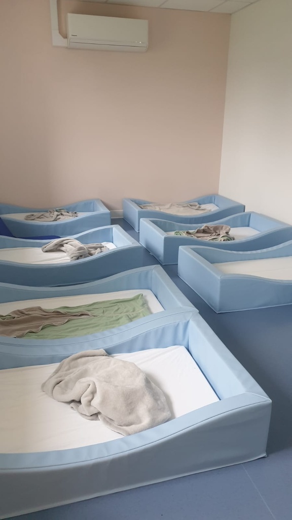 [7090] Lit en mousse pour couchage au sol 120x60cm, matelas inclus (Bleu)
