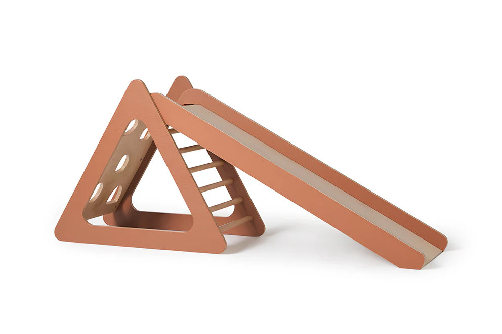 Tour de jeu avec toboggan – format midi – triangle d’escalade évolutif