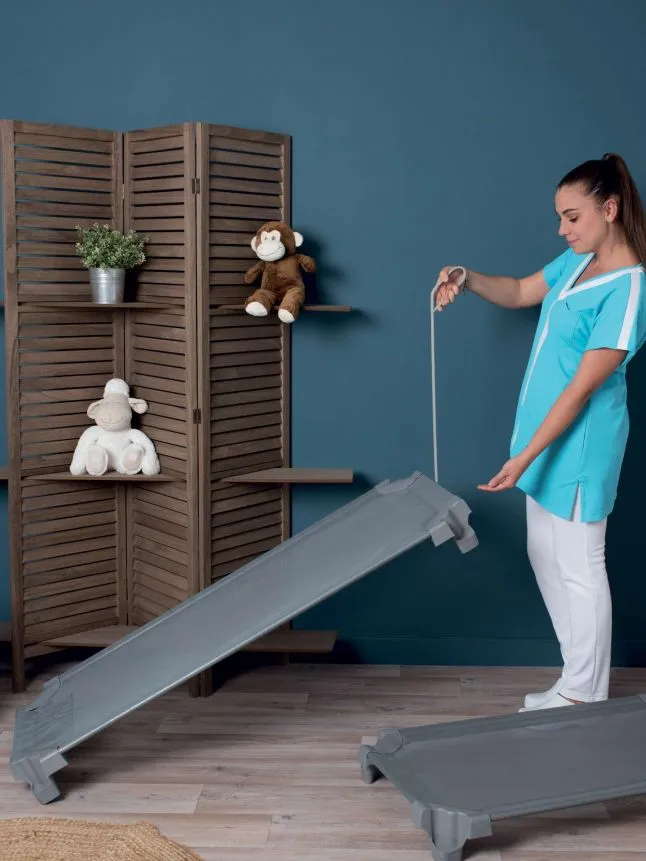 Canne de relevage pour couchettes enfants – Ergonomie et sécurité en crèche