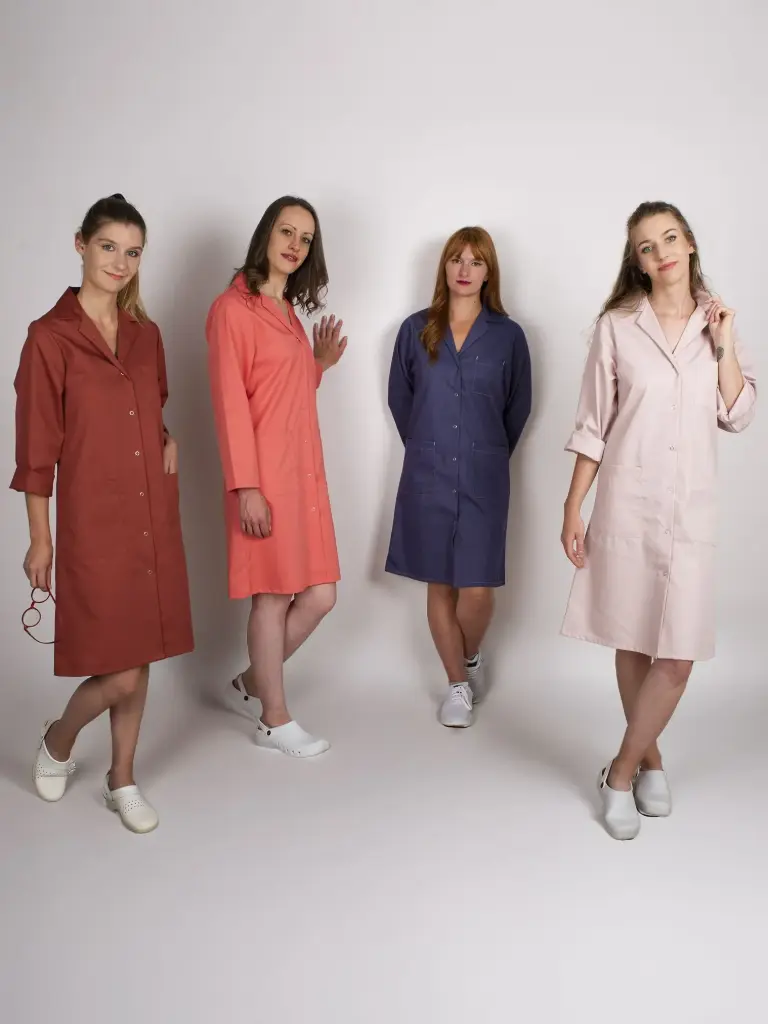 Blouse professionnelle à manches longues pour puéricultrice, coloris au choix